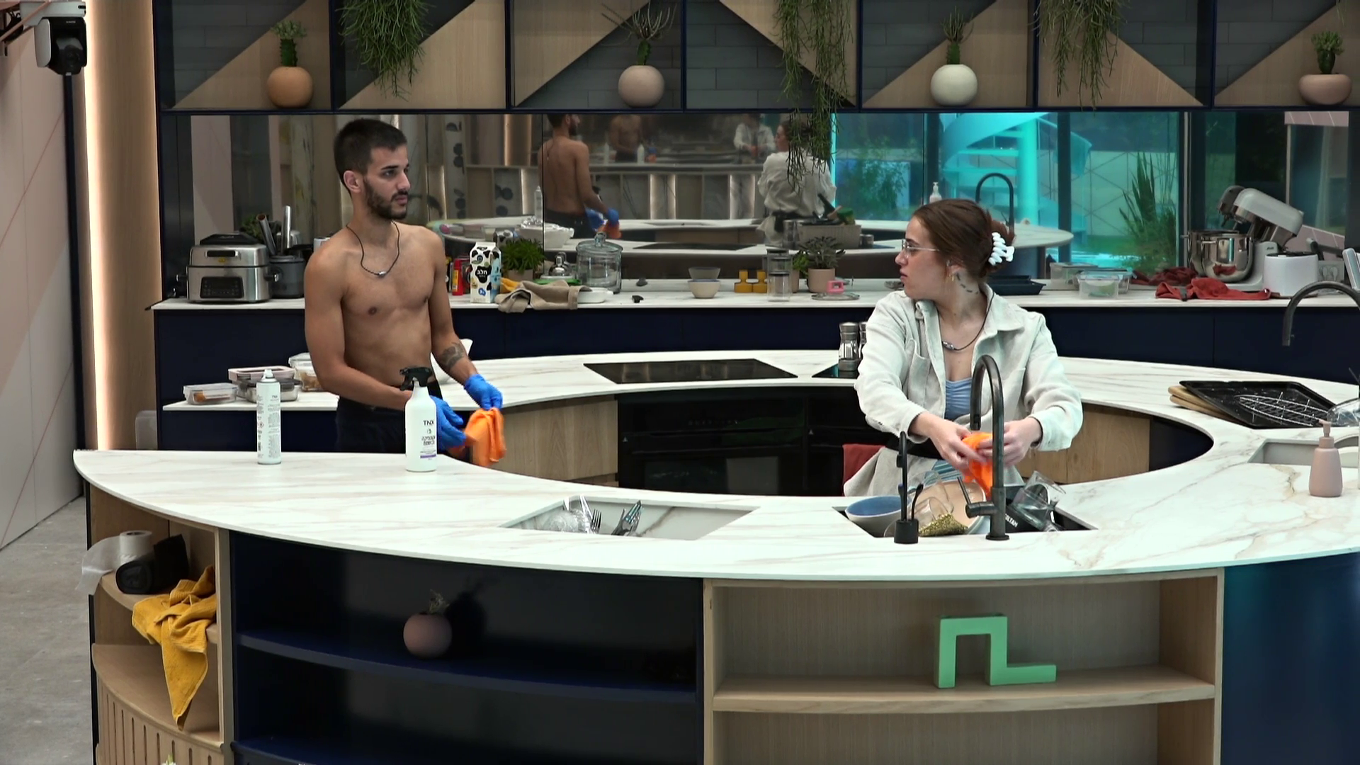 entertainment-the-big-brother-season-04-clips-2626-part-2206161011