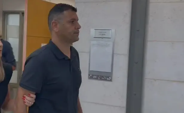 סנ''צ ניסו גואטה בצאתו מבית המשפט