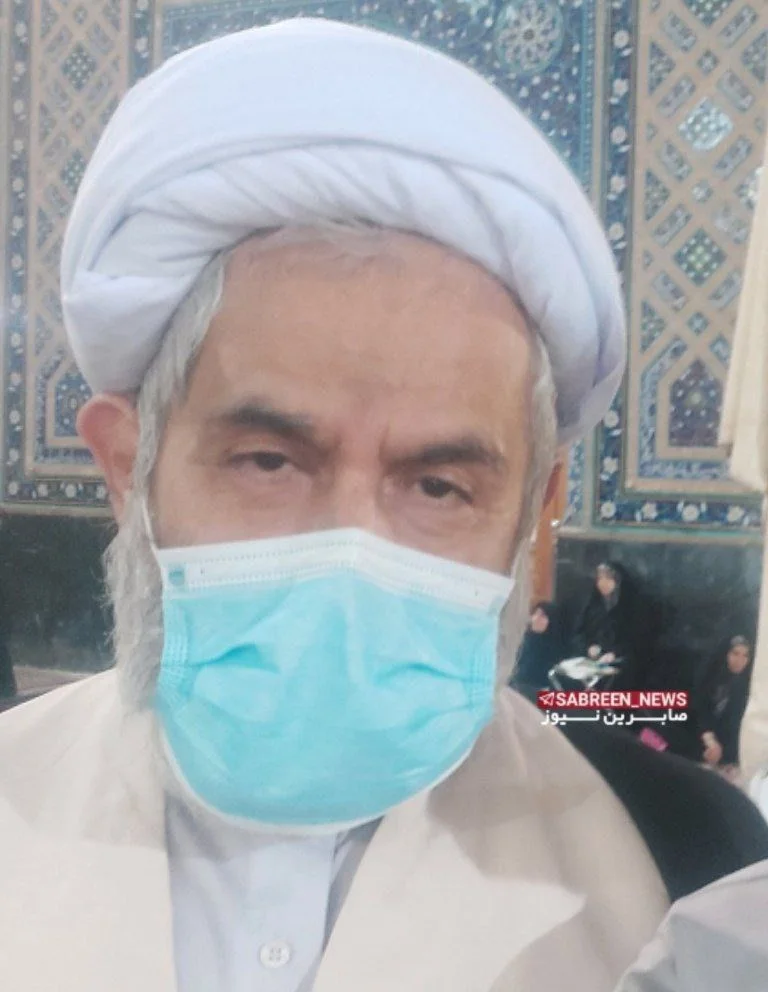 חוסיין טאא'ב, במהלך ביקור באתר דתי בעיר משהד