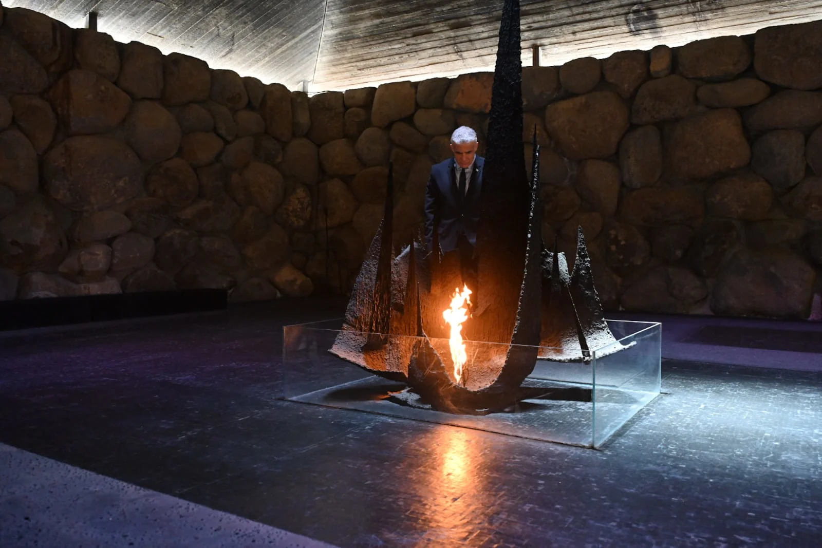 ראש הממשלה המיועד יאיר לפיד ביד ושם