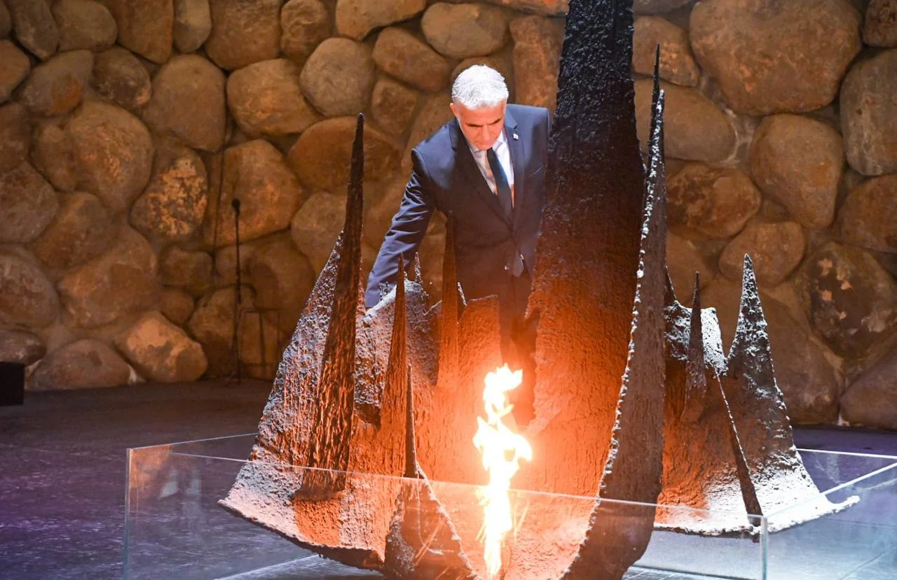 ראש הממשלה המיועד יאיר לפיד ביד ושם