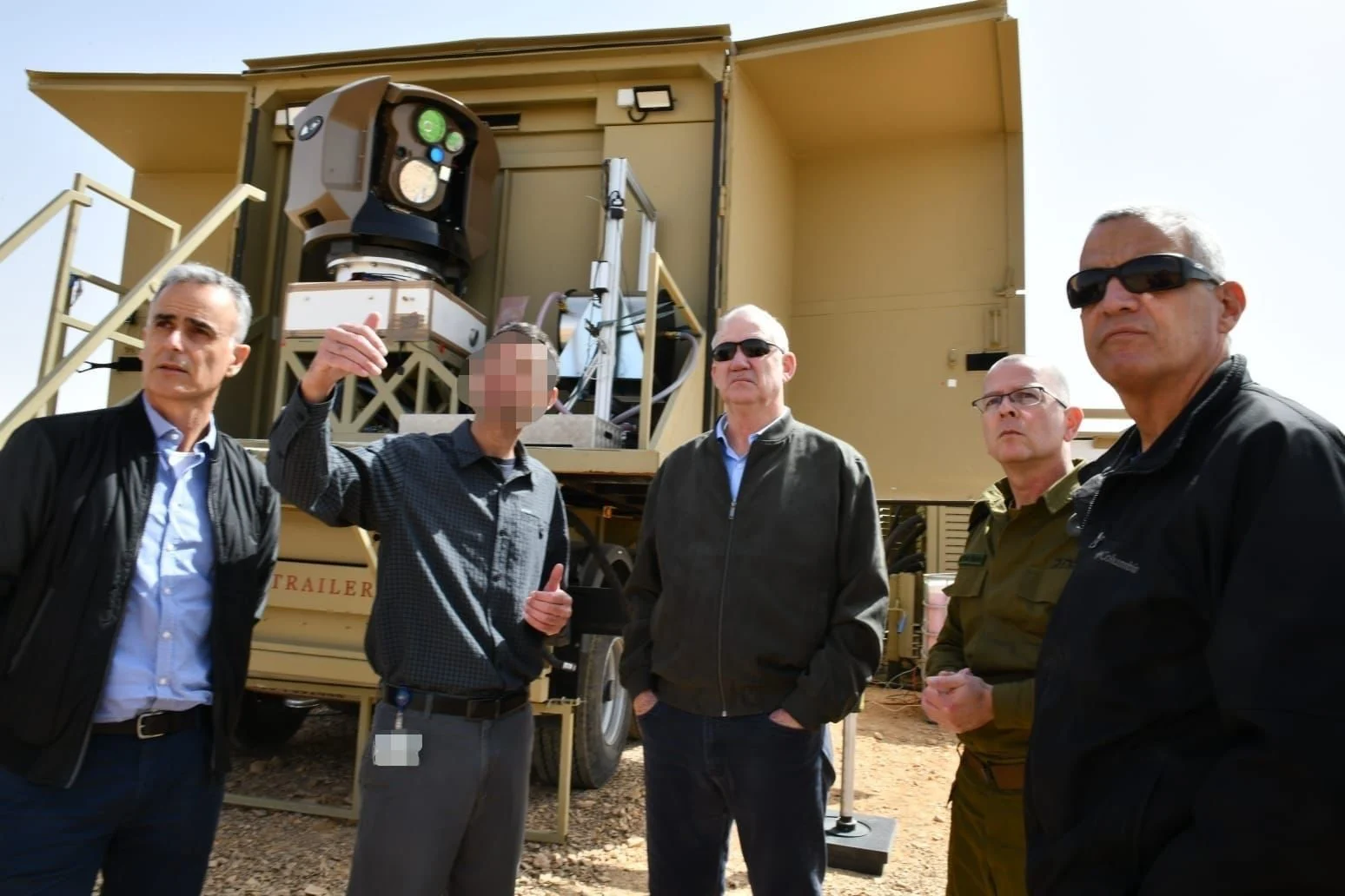 שר הביטחון בני גנץ ומערכת ההגנה החדשנית ''מגן אור''