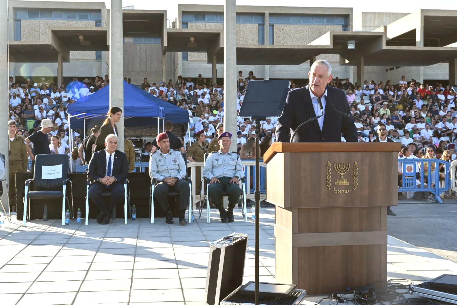 שר הביטחון בני גנץ בטקס סיום קורס קצינים בבה''ד 1