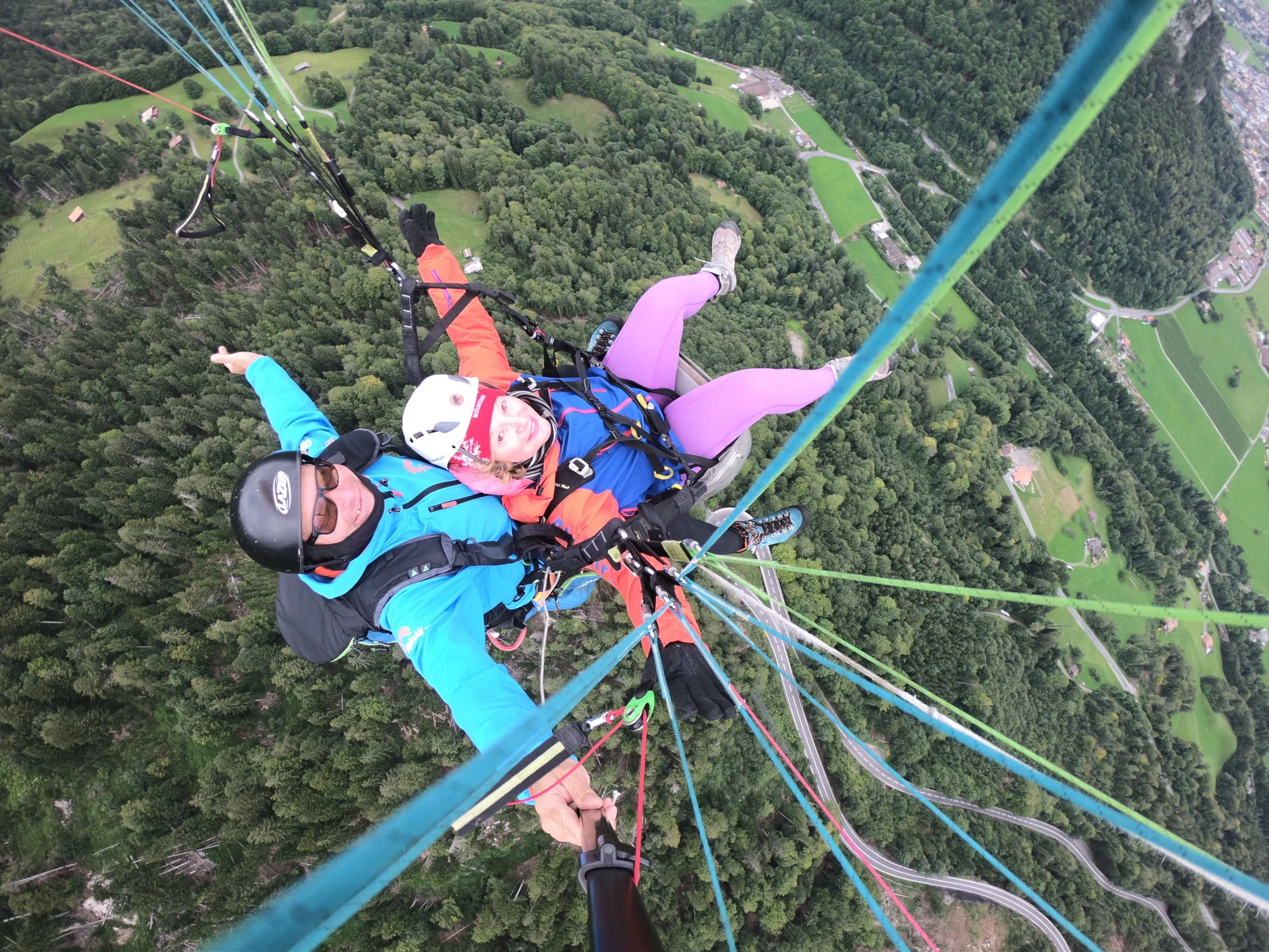 פרגלדייניג מעל אינטרלקן והאגם (2)