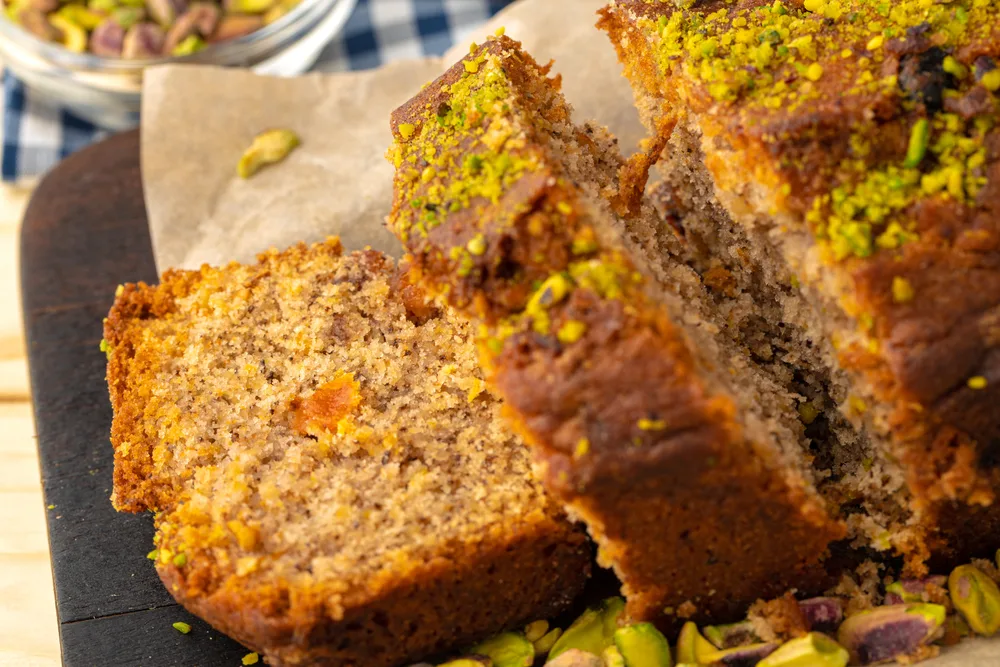 Sponge,cake,with,pistachio,on,wooden,board