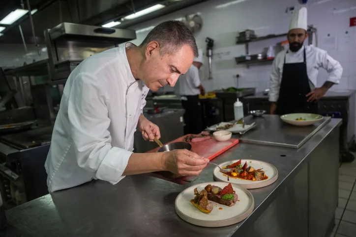 השף במלון וולדורף אסטוריה מתכונן להגעת הנשיא ביידן