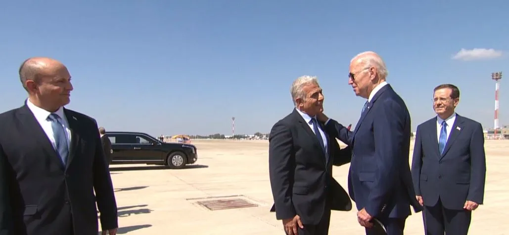 ביידן מתקבל על ידי הנשיא הרצוג, רה''מ לפיד וראש הממשלה החליפי בנט