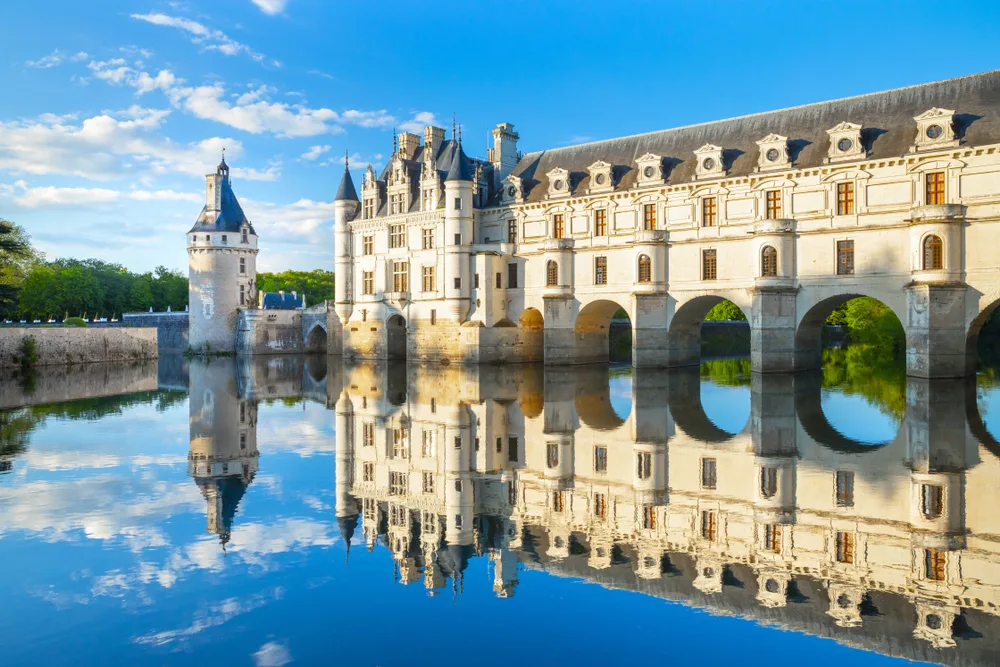 Chateau,de,chenonceau,is,a,french,castle,spanning,the,river