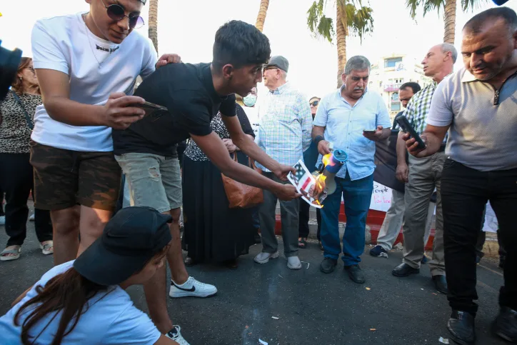 מחאה גם בדמות שריפת דגל ארה''ב בבית לחם