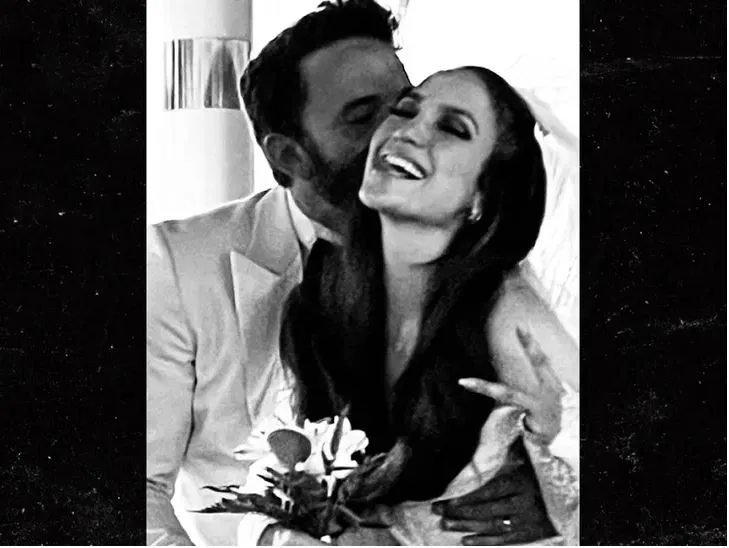 ג'ניפר לופז ובן אפלק בחתונה בווגאס