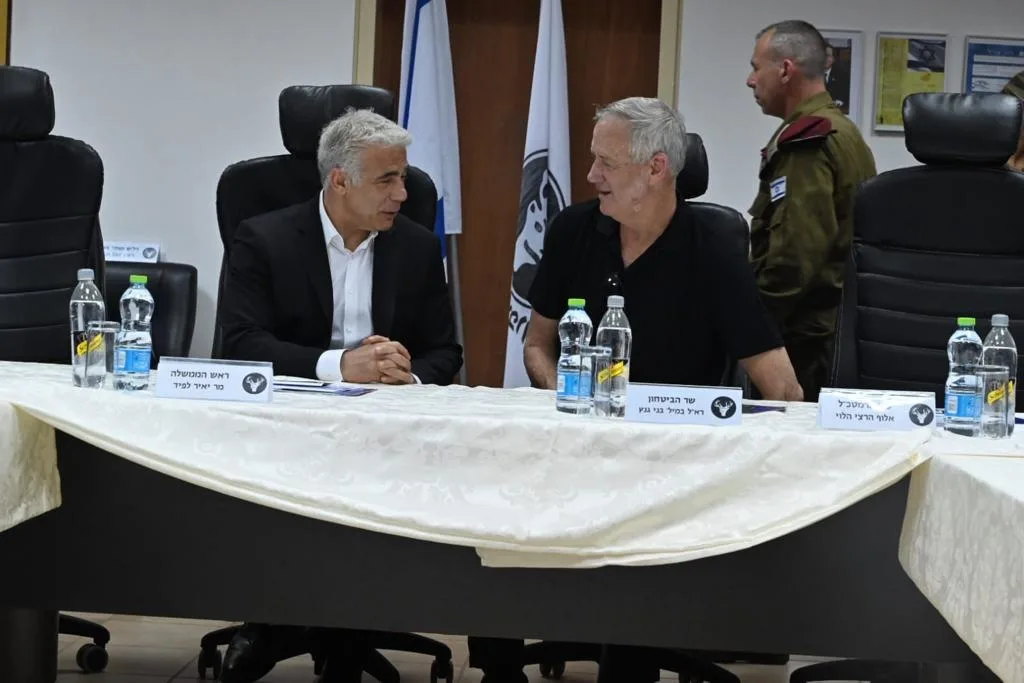 ראש הממשלה יאיר לפיד ושר הביטחון בני גנץ בביקור בפיקוד צפון