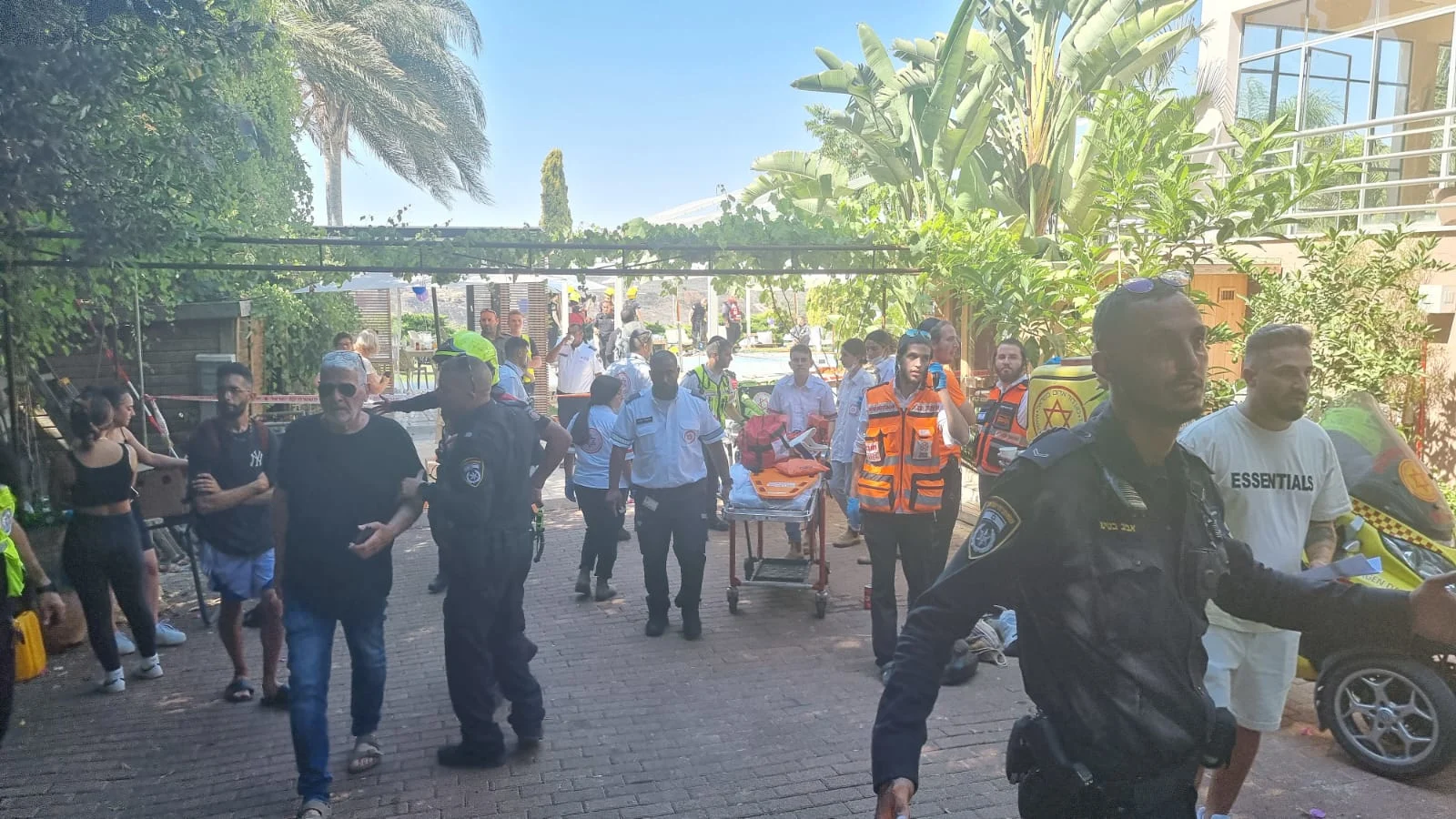 חיפושים אחר נעדר בבולען שנפער בבריכה בכרמי יוסף