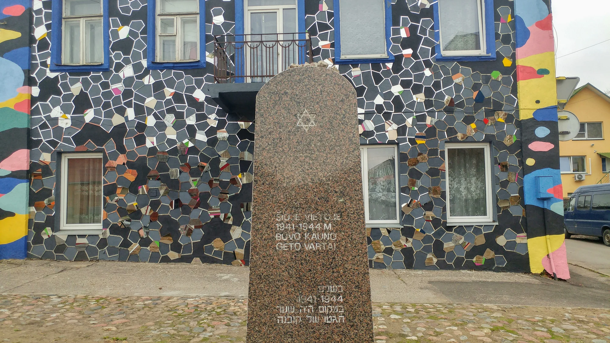 אבנים בוערות. ניפגש בשדירה. צילום: מיכל בן ארי מנור