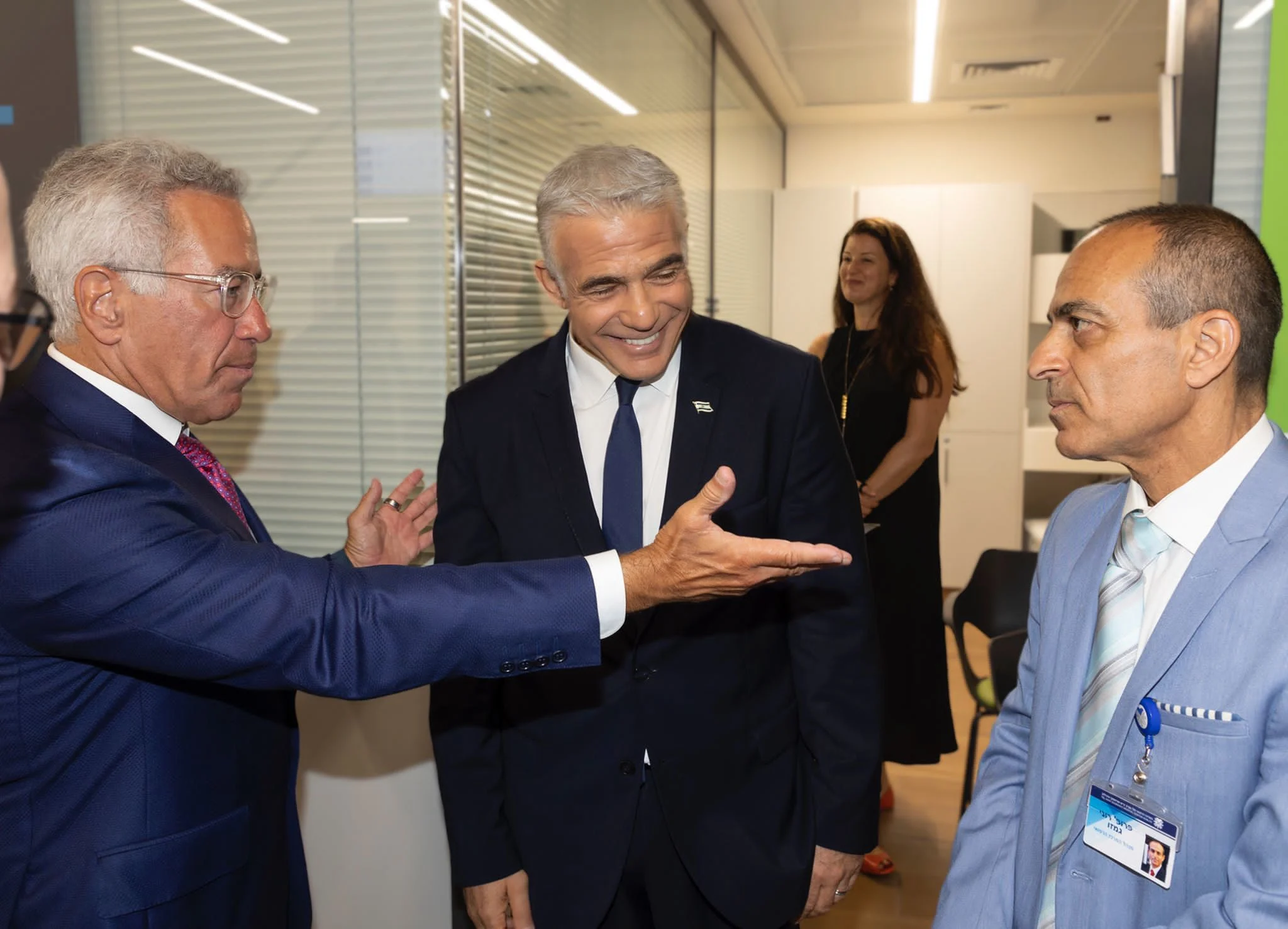 רה''מ יאיר לפיד ופרופ' רוני גמזו בטקס חניכת חדר המיון החדש באיכילוב