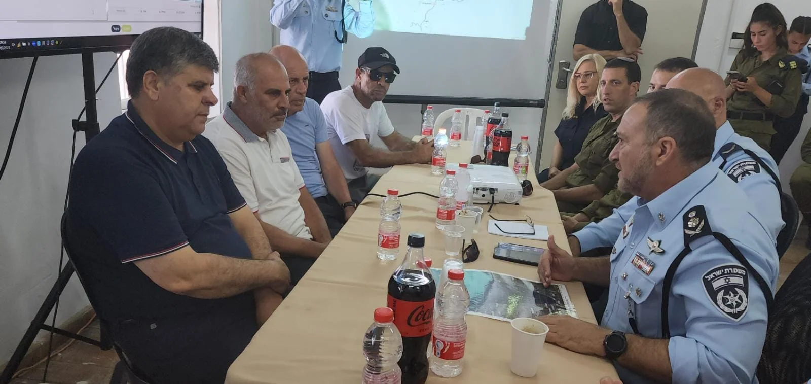 המפכ''ל קובי שבתאי בחפ''ק בעין גב המרכז את מאמצי החיפוש אחר ראיד מחאמיד שנעדר בכנרת