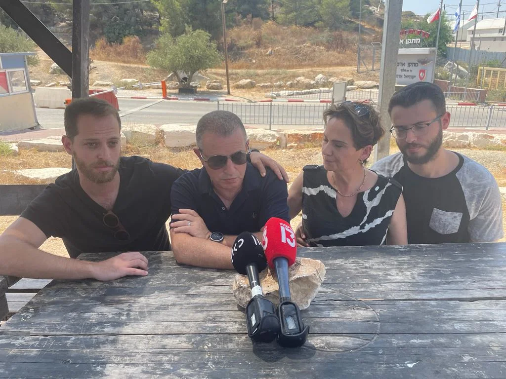 נווה, אורית, זמיר ושחף קימחי. משפחתו של כליל