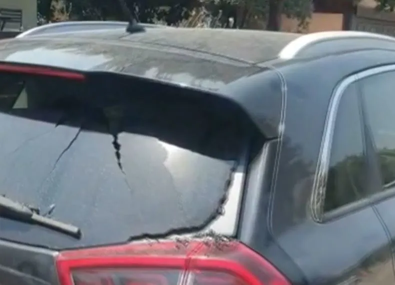 אחד מהרכבים שנפגע בפיצוץ