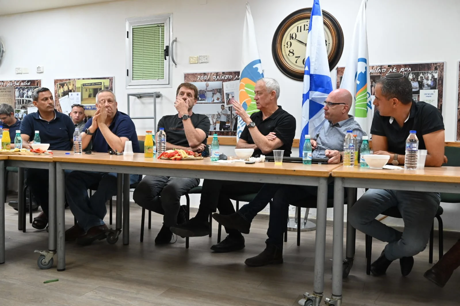 שר הביטחון, הרמטכ''ל אביב כוכבי וראש השב''כ רונן בר בהערכת מצב בפיקוד דרום