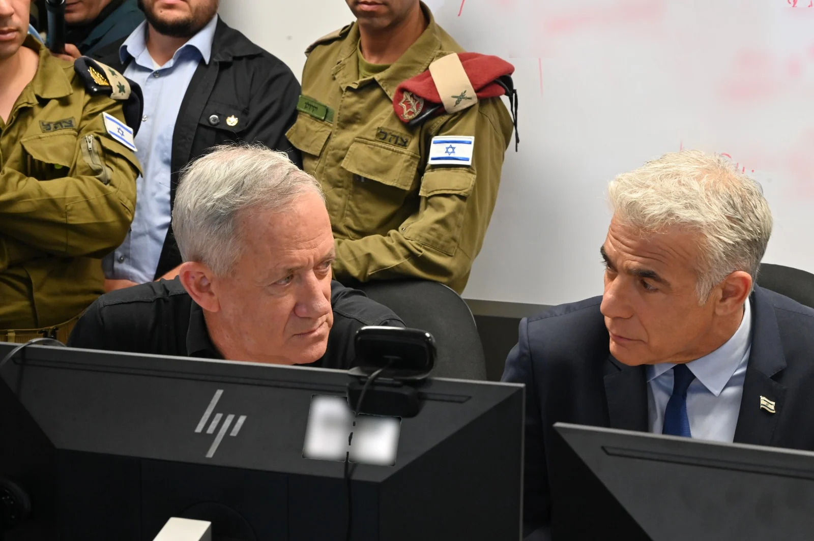 ראש הממשלה יאיר לפיד ושר הביטחון בני גנץ ביקרו בפיקוד הדרום