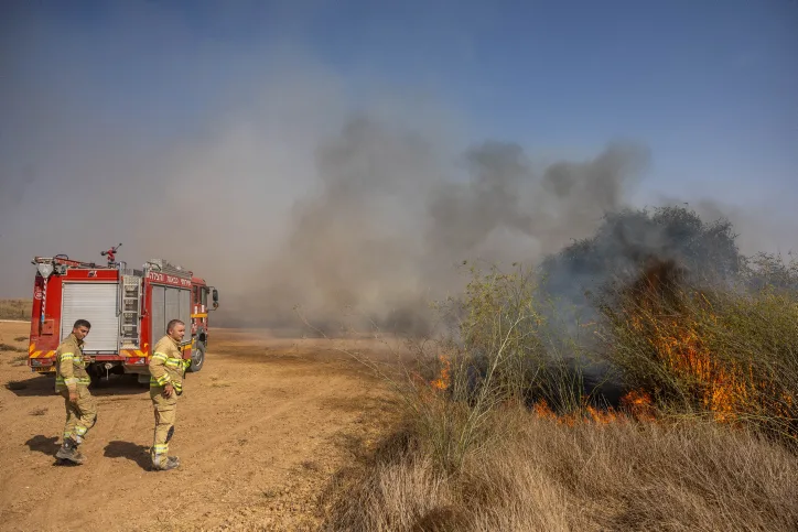 שריפה באזור שדרות כתוצאה שמנפילה של רקטה