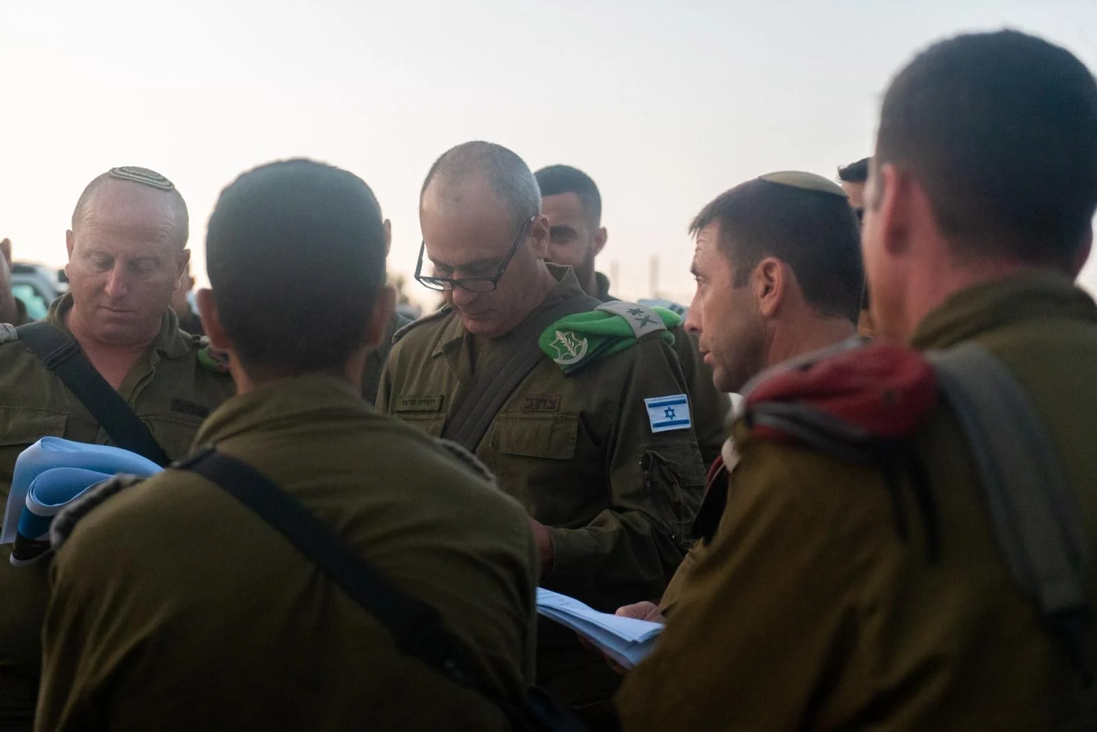 מפקד פיקוד מרכז יהודה פוקס ומפקד אוגדת איו''ש אבי בלוט בזירת האירוע