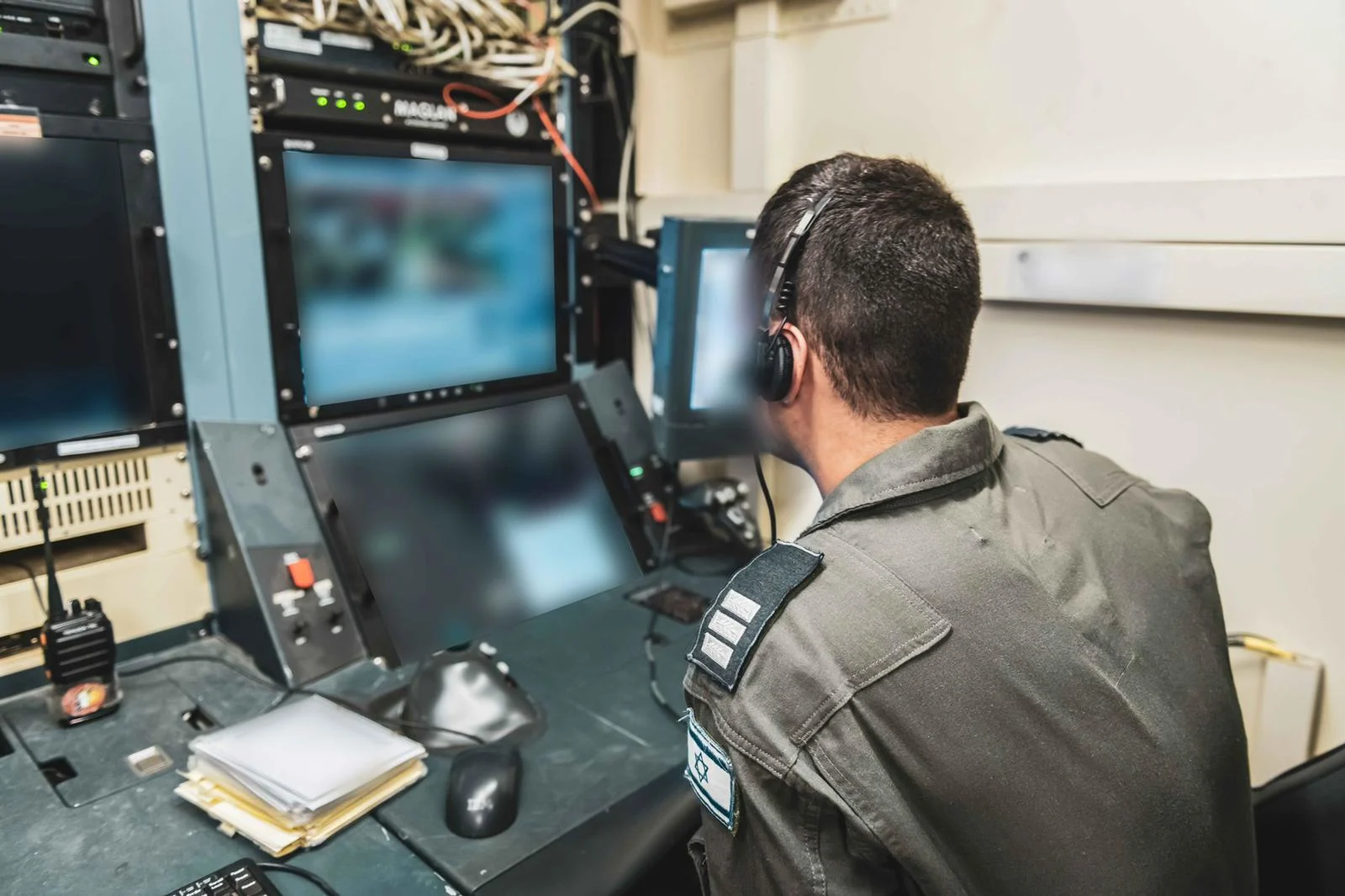 מתפעלים את מערך המל''טים במבצע עלות השחר