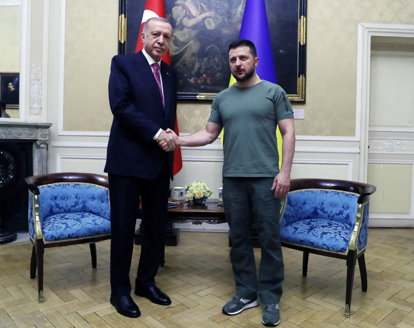 נשיא אוקראינה ולודימיר זלנסקי ומקבילו הטורקי רג'פ טאיפ ארדואן בלבוב
