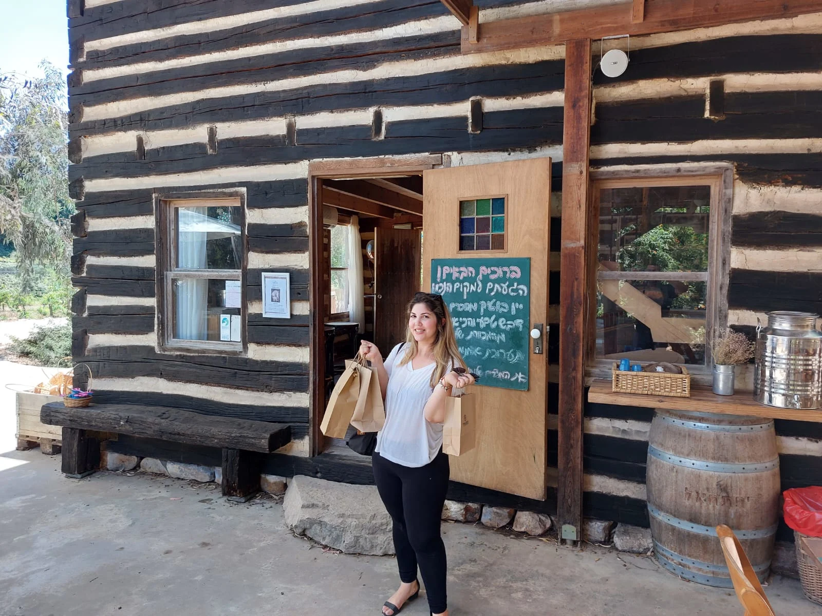 ירדן כחול בוצרת ונהנית במשק אופיר