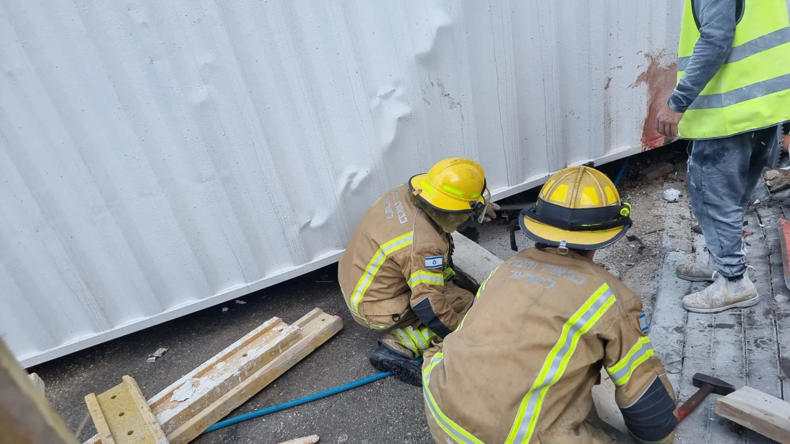 חילוץ לכודים מנפילת מכולה באתר בנייה טירת הכרמל