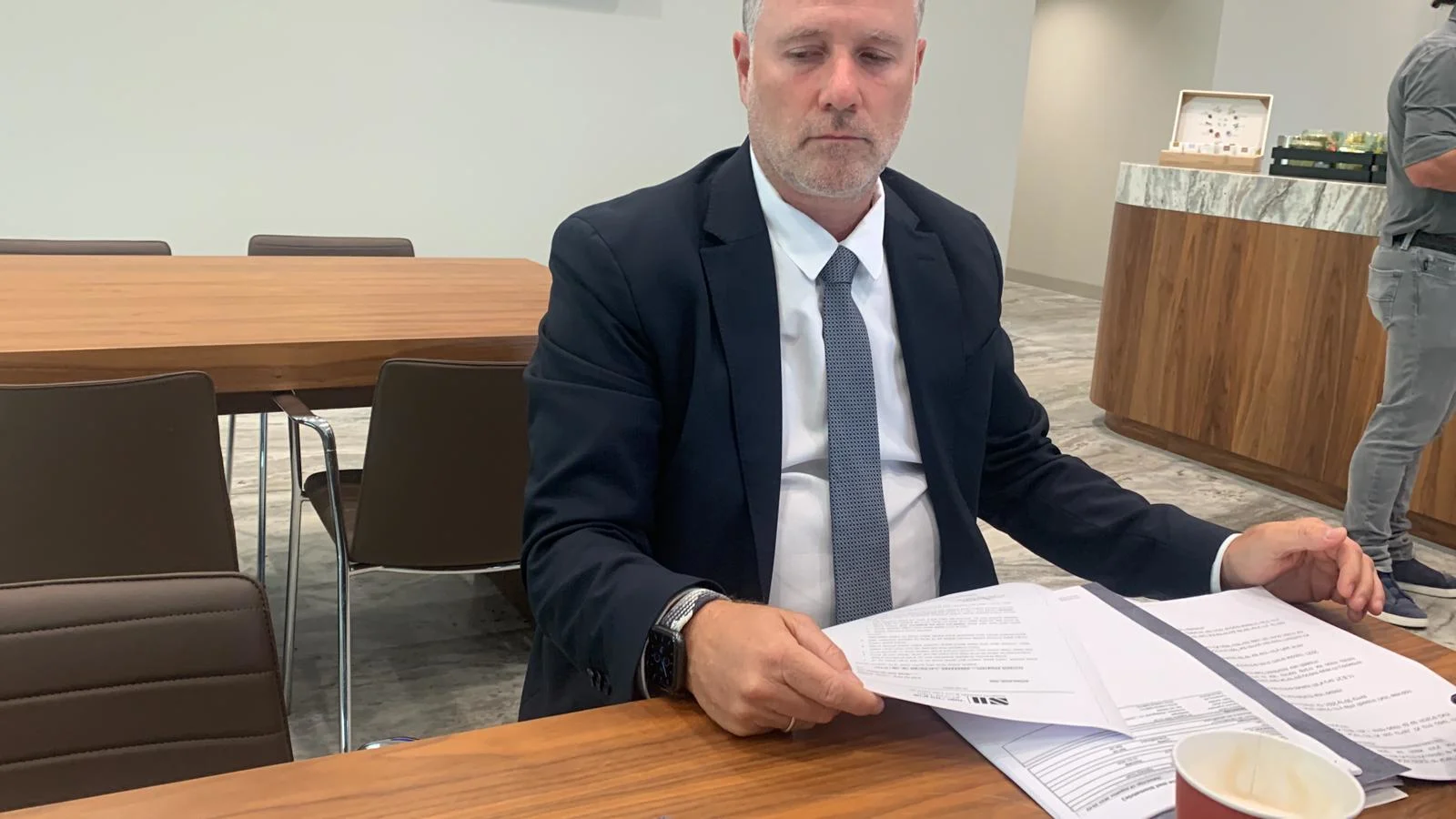 עורך הדין שרון נהרי בדיון הבוקר