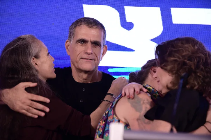 .ח''כ מוסי רז חוגג את זכייתו במקום הראשון בפריימריז של מרצ
