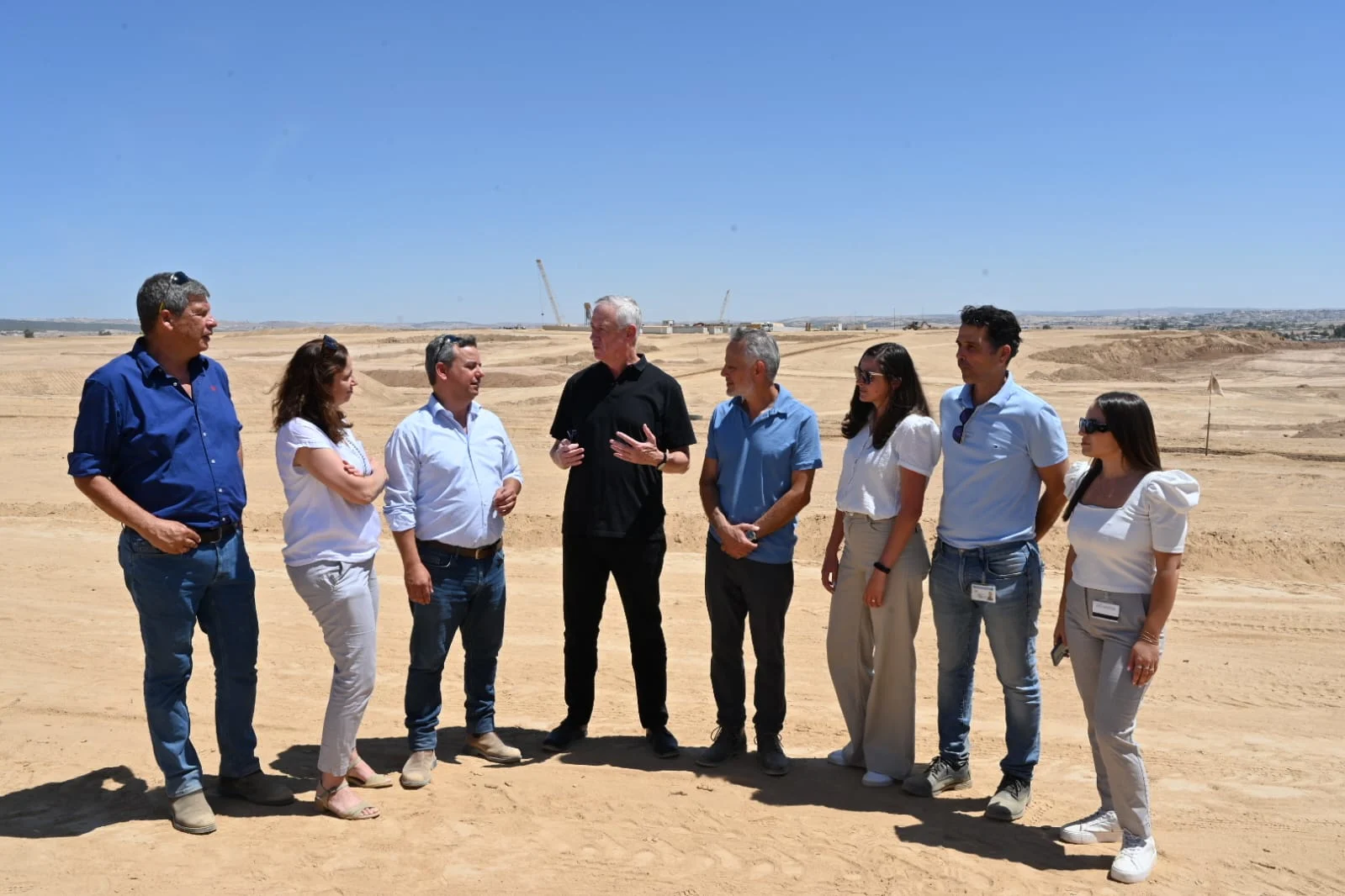 שר הביטחון בני גנץ בקריית המודיעין בנגב