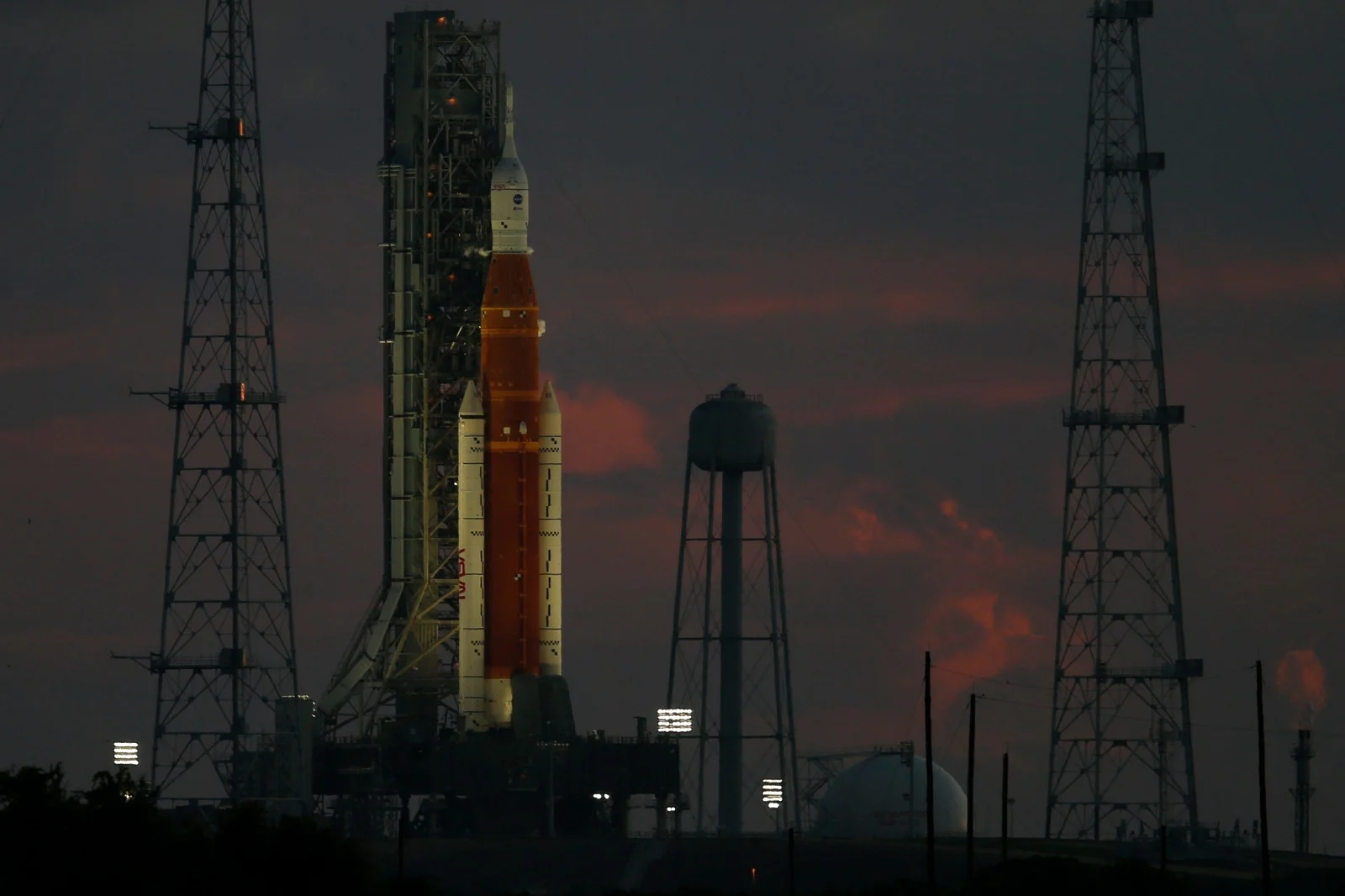 החללית הראשונה של ארטמיס 1 בתחנת השיגור של נאס''א