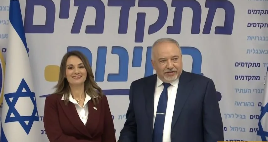 שאשא ביטון וליברמן במסיבת עיתונאים לסיום השביתה