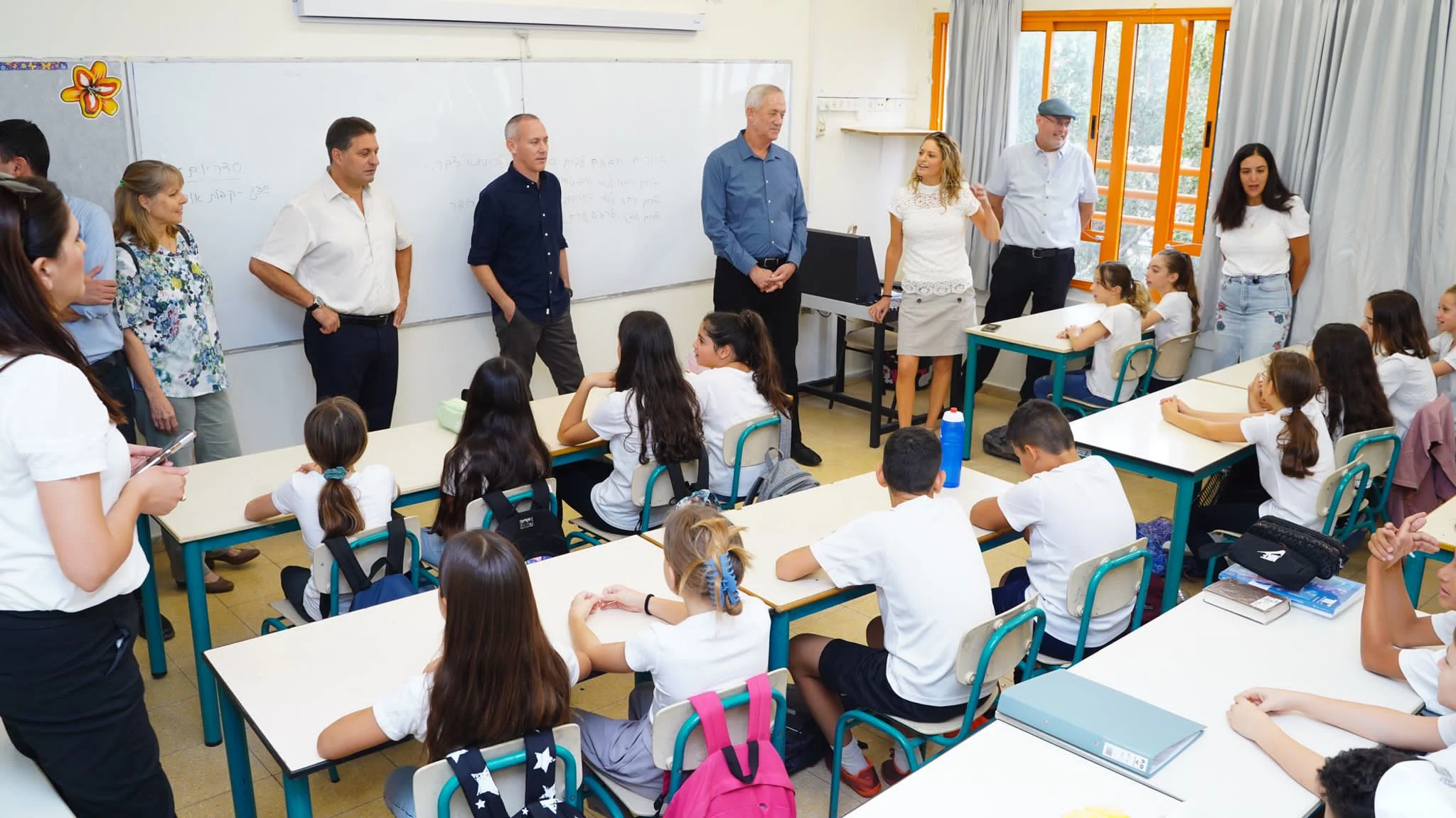 שר הביטחון בני גנץ ושר התרבות והספורט חילי טרופר בבית הספר ''יחד'' במודיעין