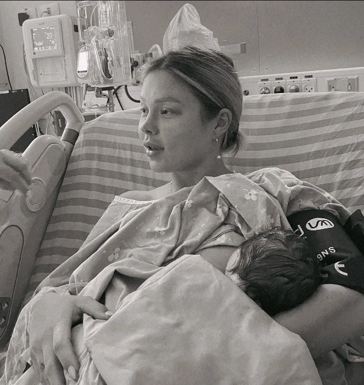 ליזה ביך בחדר הלידה