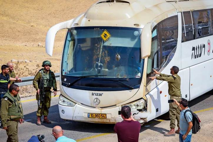 זירת פיגוע הירי לעבר אוטובוס בבקעת הירדן