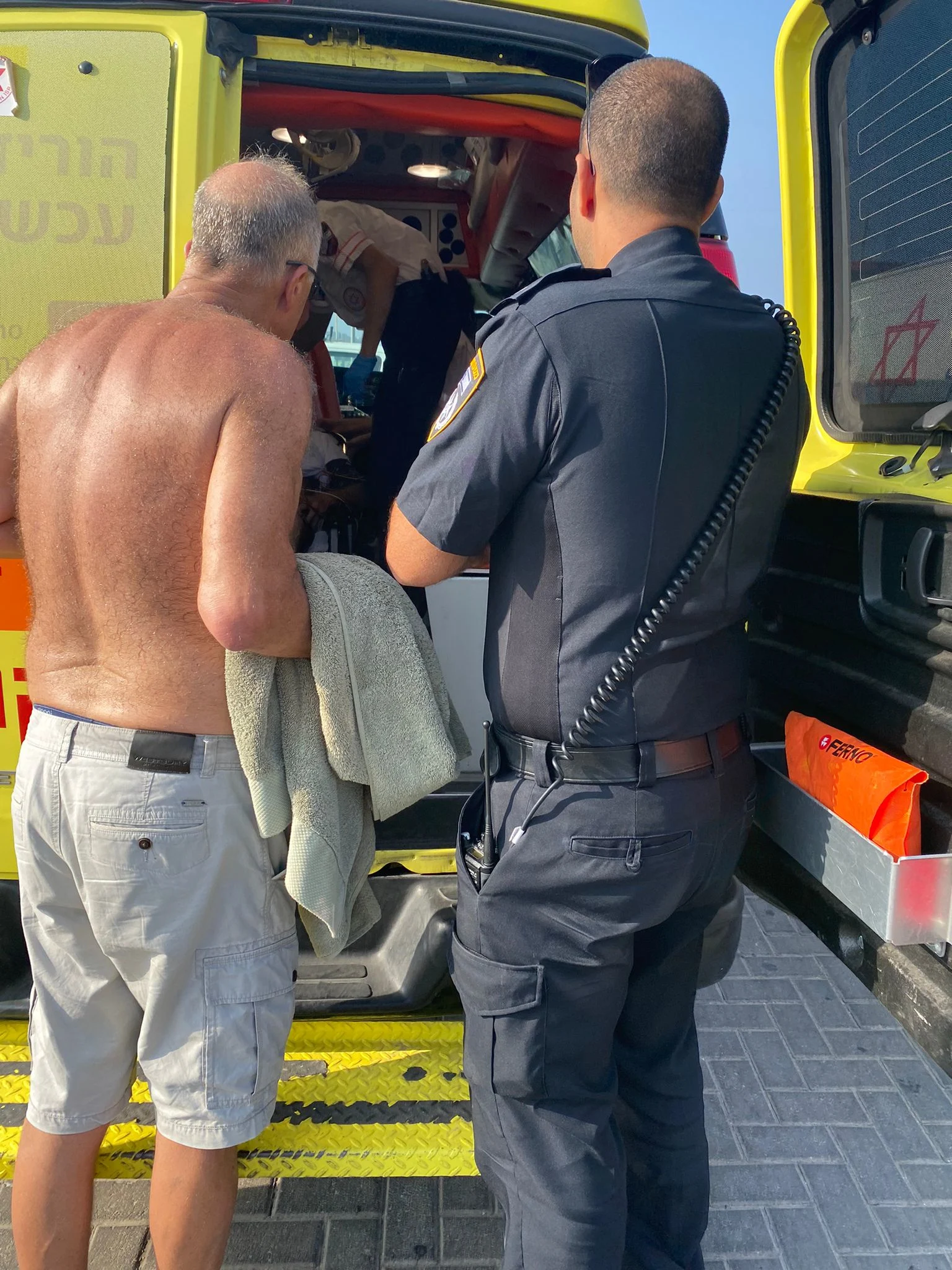 הפינוי של גל לשיבא והחבישה בידו