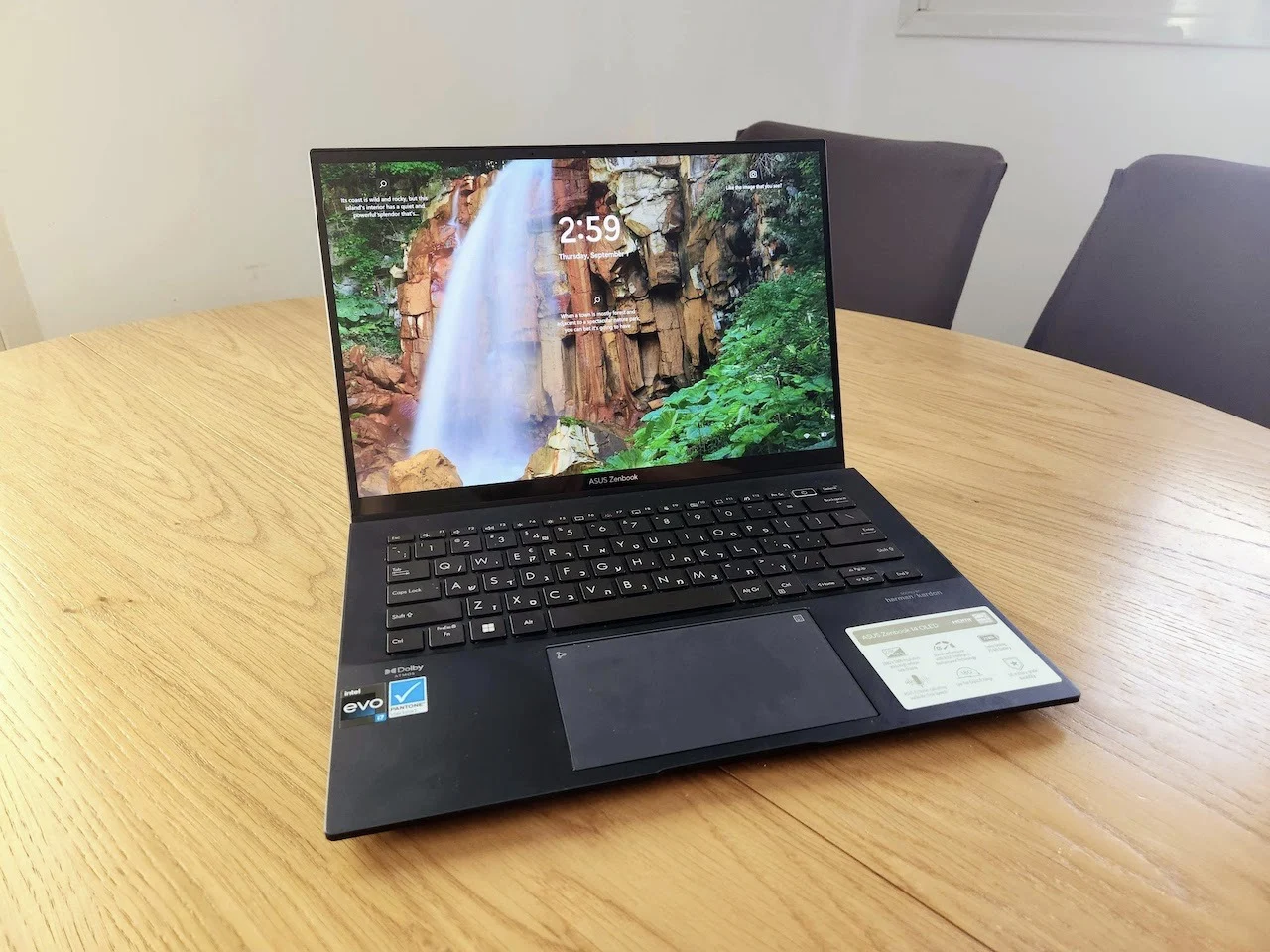 אסוס Zenbook 14 OLED