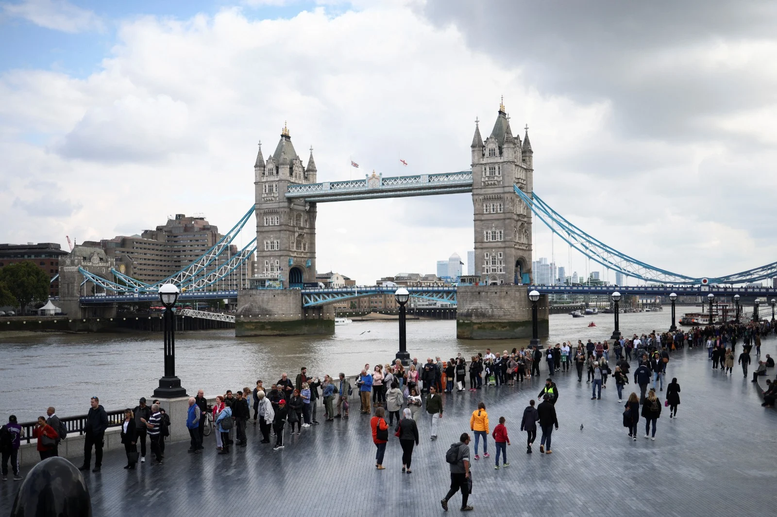 התור לראות את ארון המלכה בלונדון