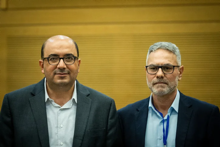 בכירי בל''ד סאמי אבו שחאדה ואמטאנס שחאדה בוועדת הבחירות