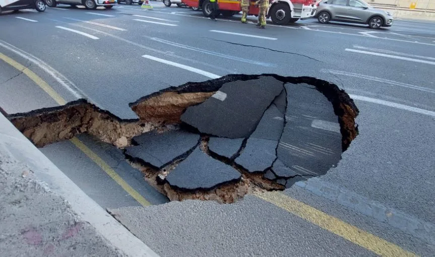 הבולען באיילון