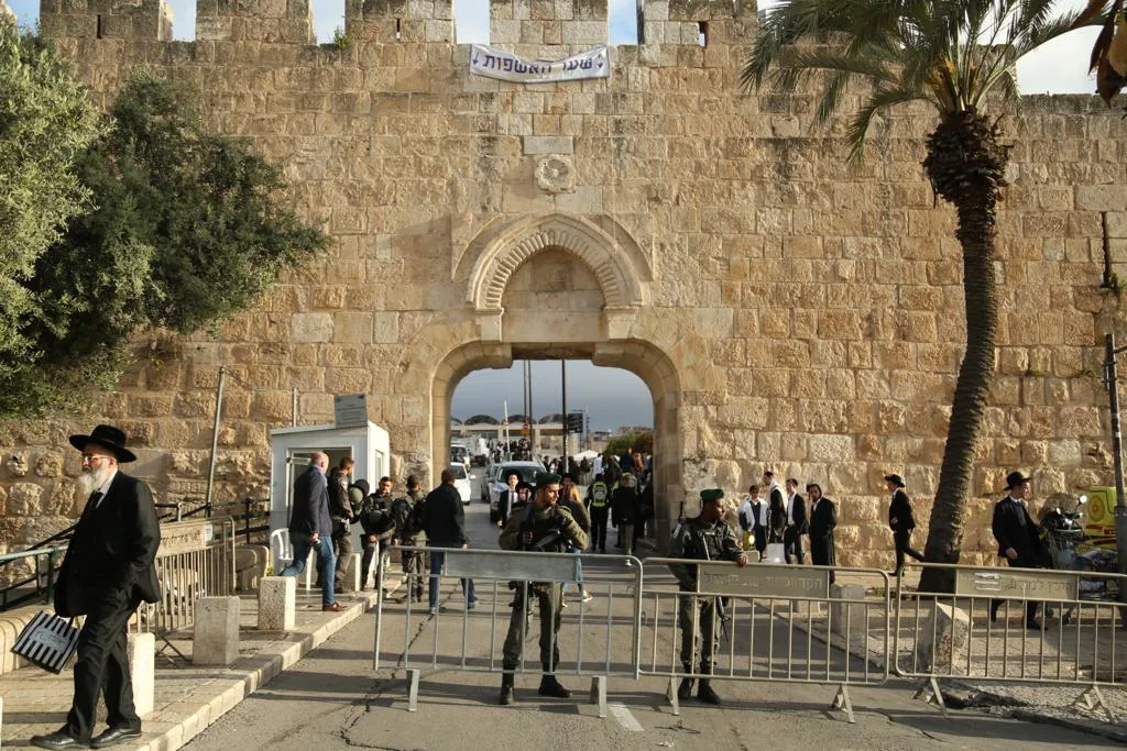 שוטרים שומרים על הסדר בירושלים בחגי תשרי