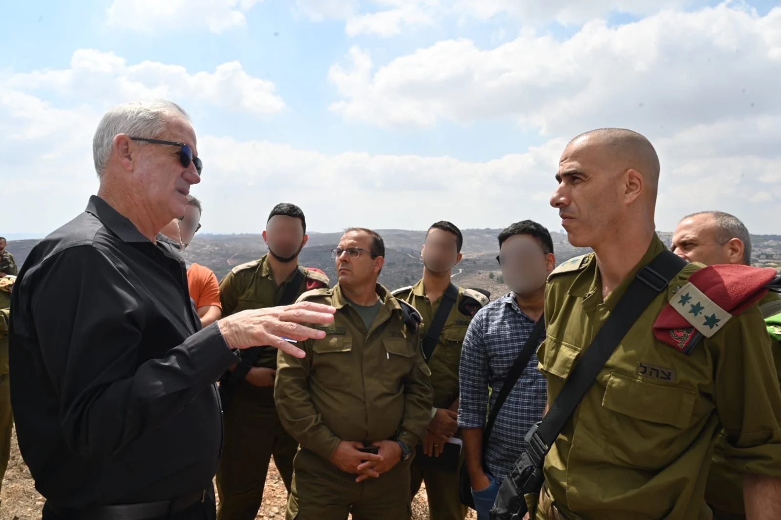 שר הביטחון בני גנץ באוגדת איו''ש