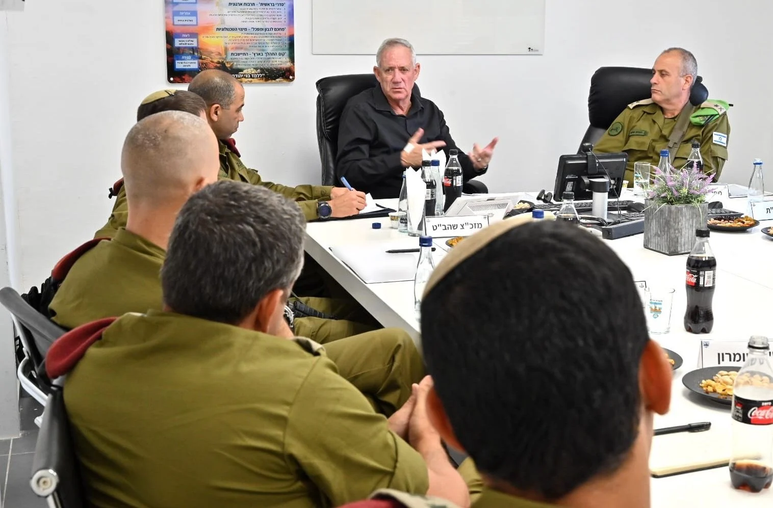 שר הביטחון בני גנץ באוגדת איו''ש