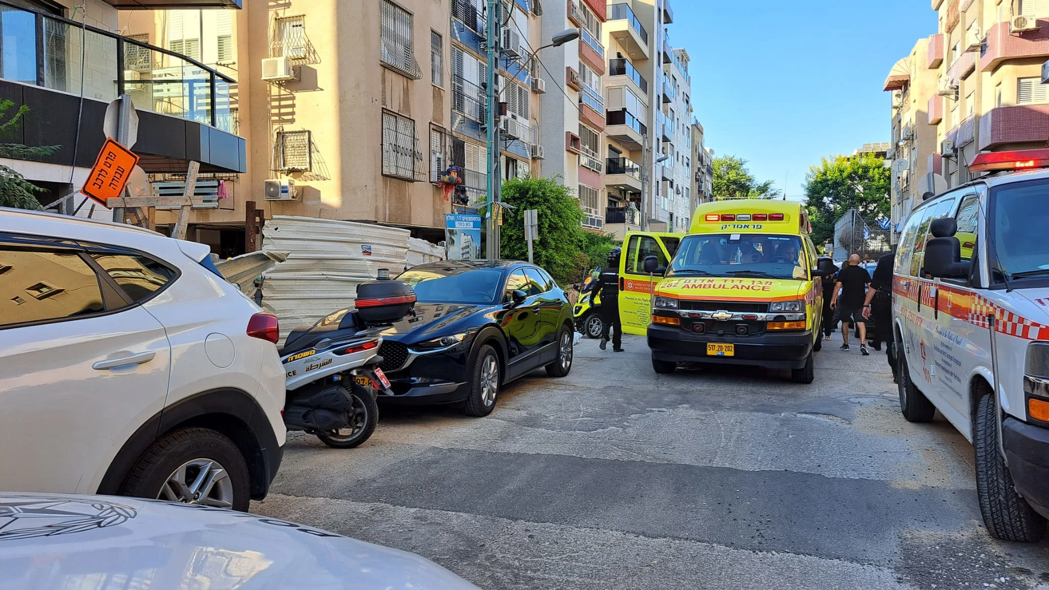 הזירה בה נמצאה האישה ללא סימני חיים בחולון