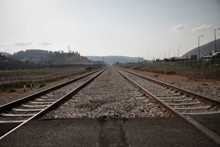 פסי רכבת ליד כרמיאל