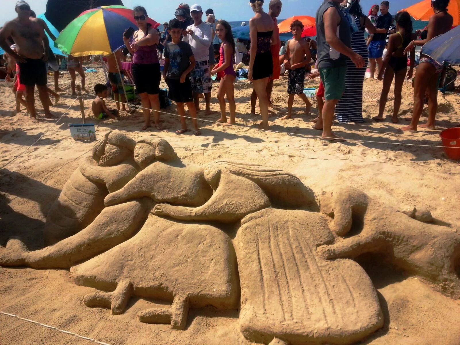 פיסול בחול_אליעזר והגזר בחוף פלמחים. צילום: אמיר חן, רשות הטבע והגנים