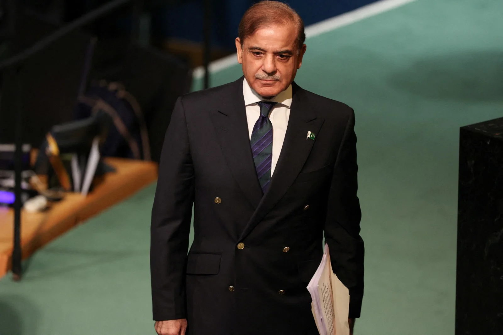 מנסה להעביר תיקון בהצעת החוק לזכויות טרנסג'נדרים. ראש ממשלת פקיסטן, שהבז שריף