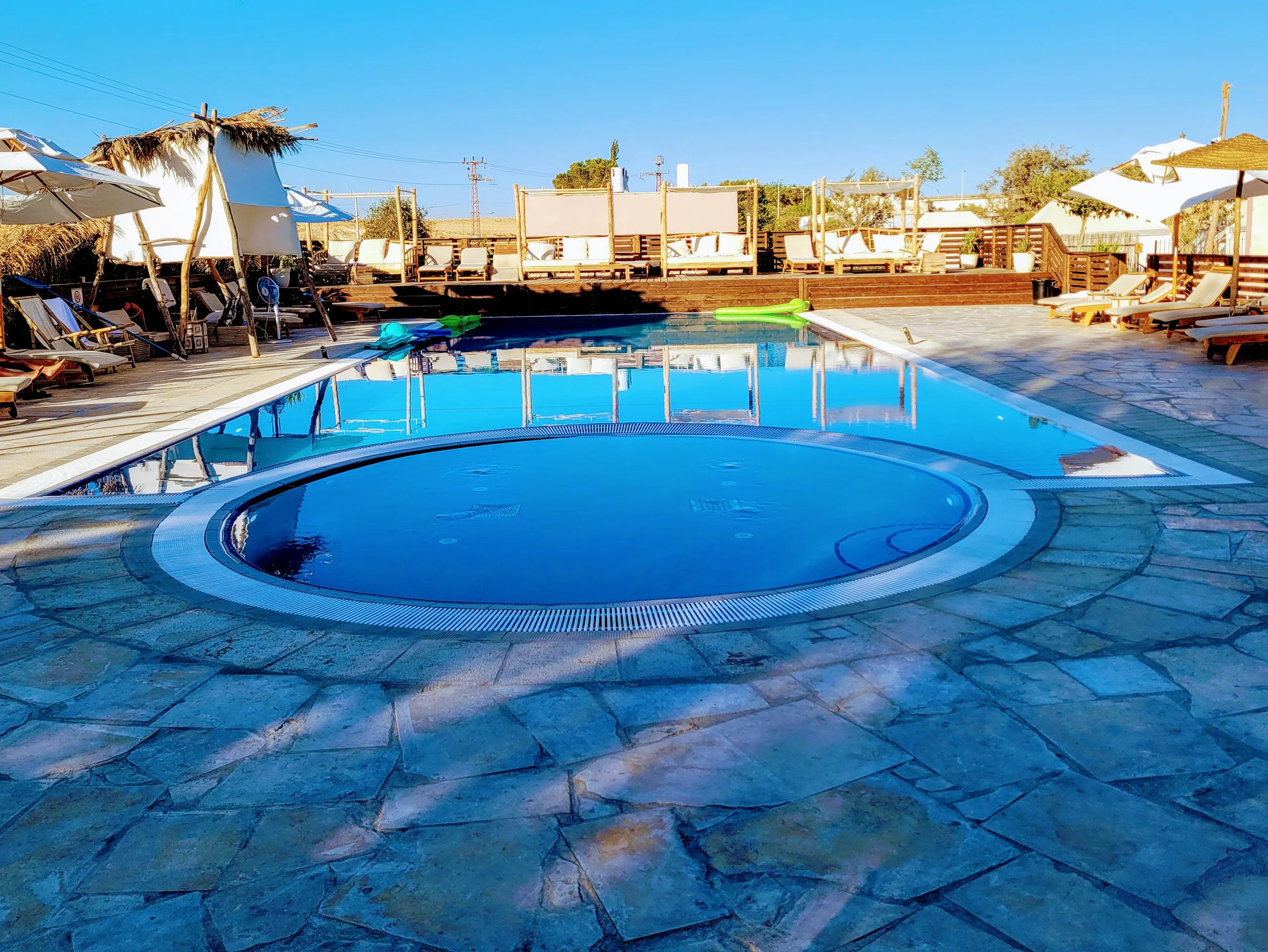 הבריכה בסלינה דזרט גרדן. צילום: עינת הרשקו